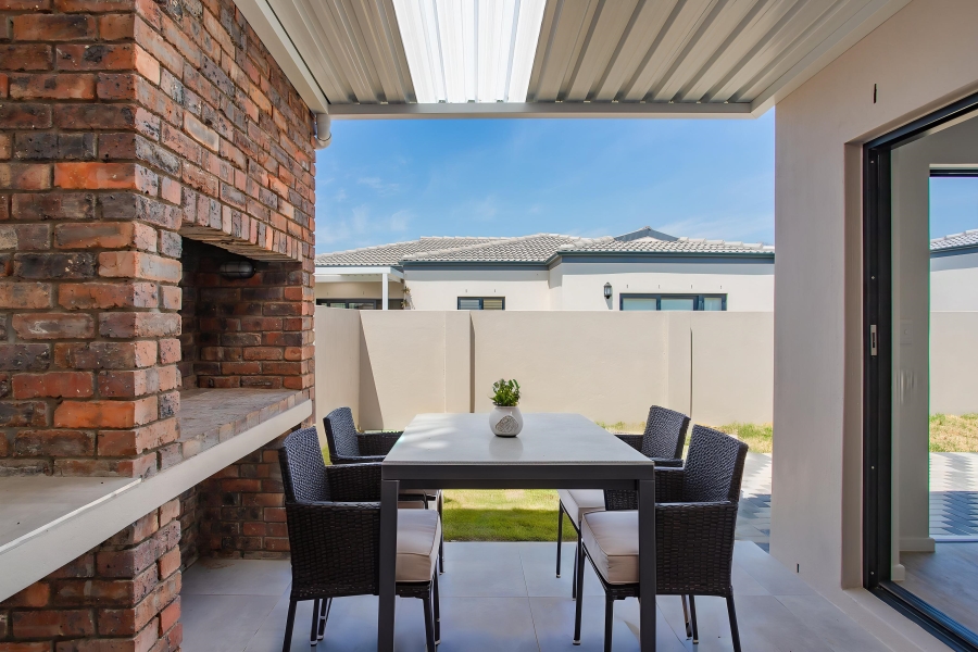 3 Bedroom Property for Sale in Honeydew Country Estate Western Cape